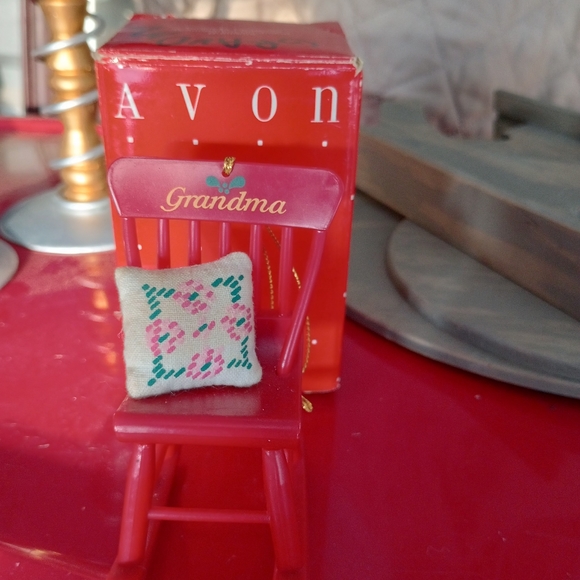 Vintage Avon ,Grandma and Grandpa rocking chair ornaments in box.set of 2 - Picture 2 of 3